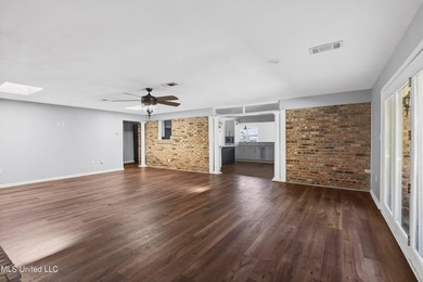 Lots of room to roam here in the large, centrally located old - photo 14