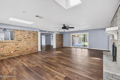 Lots of room to roam here in the large, centrally located old - photo 15