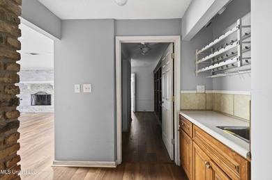 Lots of room to roam here in the large, centrally located old - photo 17