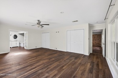 Lots of room to roam here in the large, centrally located old - photo 19