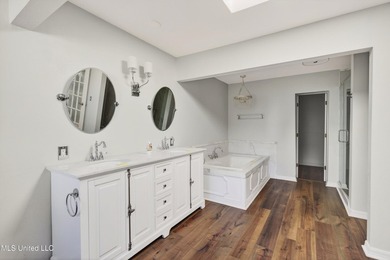 Lots of room to roam here in the large, centrally located old - photo 21