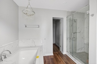 Lots of room to roam here in the large, centrally located old - photo 22