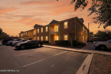 Bright and move-in ready second-floor condo in desirable Woods - photo 2