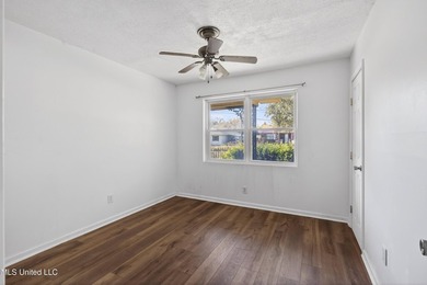 Lots of room to roam here in the large, centrally located old - photo 25