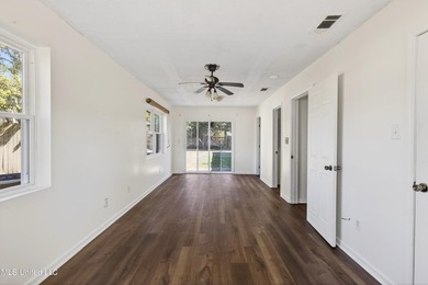 Lots of room to roam here in the large, centrally located old - photo 27