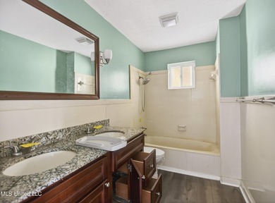 Lots of room to roam here in the large, centrally located old - photo 29
