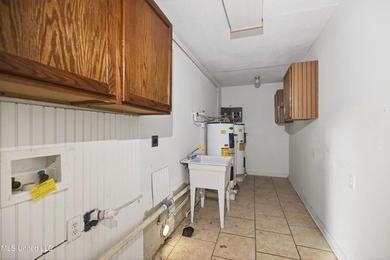 Lots of room to roam here in the large, centrally located old - photo 30