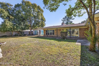 Lots of room to roam here in the large, centrally located old - photo 32