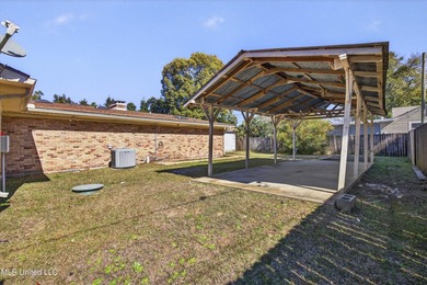 Lots of room to roam here in the large, centrally located old - photo 37