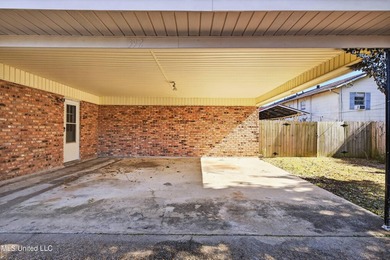 Lots of room to roam here in the large, centrally located old - photo 39