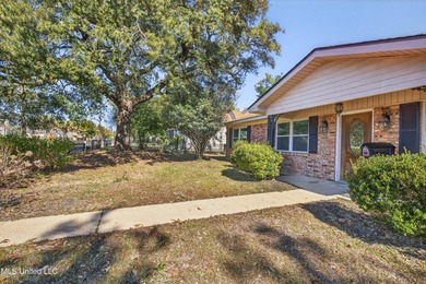 Lots of room to roam here in the large, centrally located old - photo 40