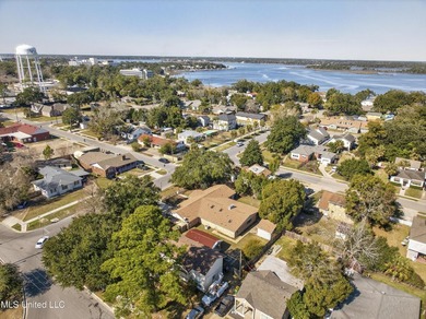 Lots of room to roam here in the large, centrally located old - photo 43
