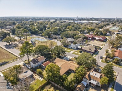 Lots of room to roam here in the large, centrally located old - photo 44