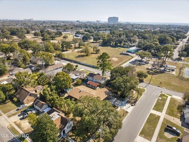 Lots of room to roam here in the large, centrally located old - photo 45