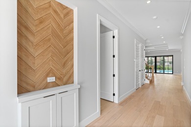 Experience sophisticated new coastal contemporary construction - photo 2
