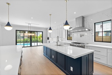 Experience sophisticated new coastal contemporary construction - photo 10