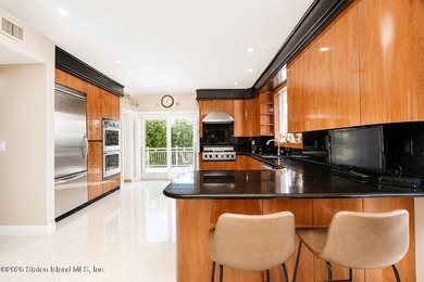 Exceptional waterfront estate with private dock and over 700 - photo 33