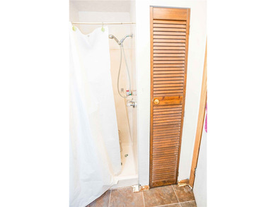 Welcome to 526 4th Ave, Ford City! This 2-bedroom, 2-bath home - photo 12
