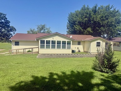 Welcome home to this beautiful 3-bedroom, 2.5-bath property - photo 3
