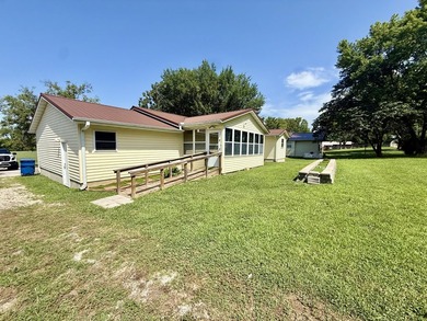 Welcome home to this beautiful 3-bedroom, 2.5-bath property - photo 4