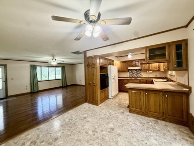 Welcome home to this beautiful 3-bedroom, 2.5-bath property - photo 8