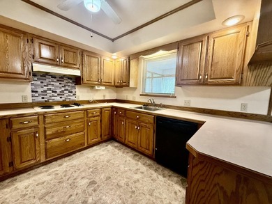 Welcome home to this beautiful 3-bedroom, 2.5-bath property - photo 10