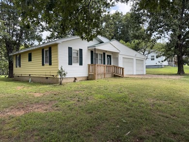 Welcome home to this stunning, fully remodeled property offering - photo 3