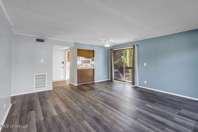 ** MOTIVATED SELLER*** Step into this , ground-floor corner unit - photo 3