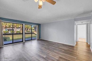 ** MOTIVATED SELLER*** Step into this , ground-floor corner unit - photo 4
