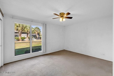 ** MOTIVATED SELLER*** Step into this , ground-floor corner unit - photo 7