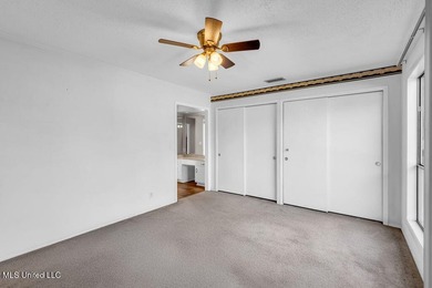 ** MOTIVATED SELLER*** Step into this , ground-floor corner unit - photo 8
