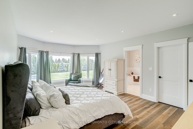 Stunning Custom-Built Executive Bungalow Set On A Beautifully - photo 22