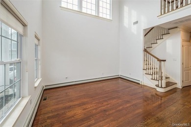 Desirable END UNIT beautifully maintained ,located in a - photo 3