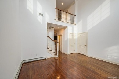 Desirable END UNIT beautifully maintained ,located in a - photo 4