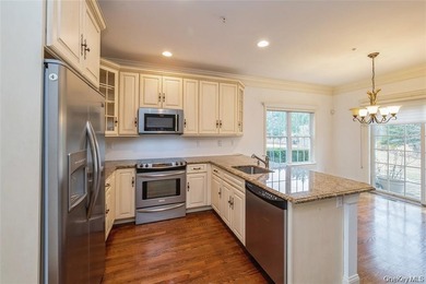 Desirable END UNIT beautifully maintained ,located in a - photo 6