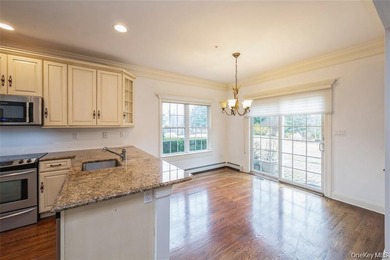 Desirable END UNIT beautifully maintained ,located in a - photo 8