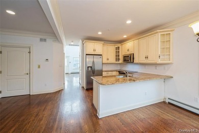 Desirable END UNIT beautifully maintained ,located in a - photo 9