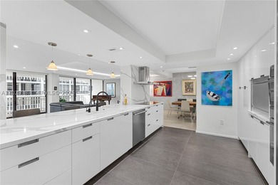 *Stunning High-Rise Condo - Fully Renovated & Luxurious Living - photo 7