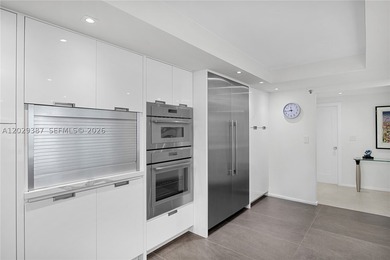 *Stunning High-Rise Condo - Fully Renovated & Luxurious Living - photo 8