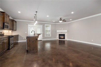 Charming 4 bed, 2 bath home just east of Fayetteville with - photo 11