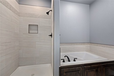 Charming 4 bed, 2 bath home just east of Fayetteville with - photo 16