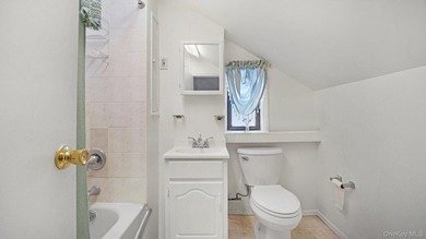 Welcome home! Discover the perfect Blend of space, comfort, and - photo 17