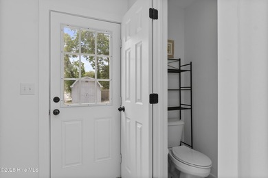 Located in a prime spot just minutes from restaurants, shopping - photo 22