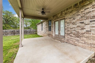 Charming 4 bed, 2 bath home just east of Fayetteville with - photo 23