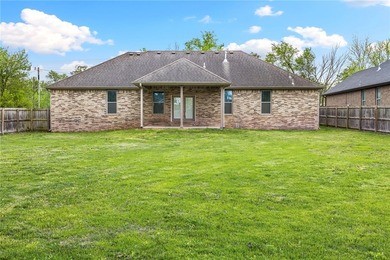 Charming 4 bed, 2 bath home just east of Fayetteville with - photo 25