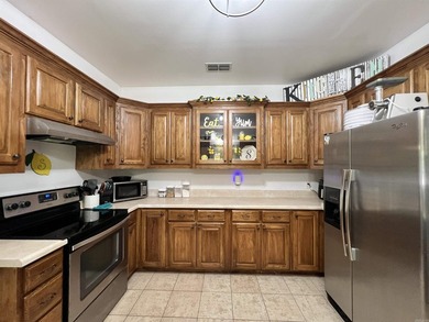 Welcome home to this beautifully updated 3-bedroom, 2-bath - photo 6
