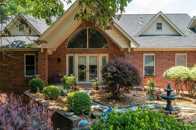 Stunning furnished lakefront tri-level home offering - photo 3