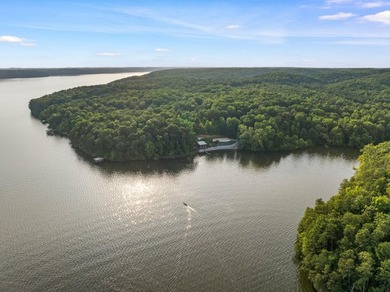 Do you want serenity? This incredible 2.4-acre property with 370 - photo 1