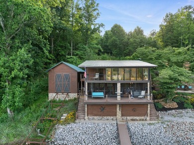 Do you want serenity? This incredible 2.4-acre property with 370 - photo 3