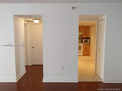 SPACIOUS 1 BED 1.5 BATHS CORNER UNIT IN THE TRANQUIL & CENTRIC